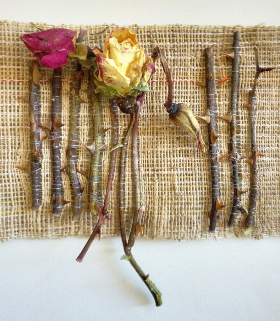 Weaving dried flowers roses Peggy Osterkamp
